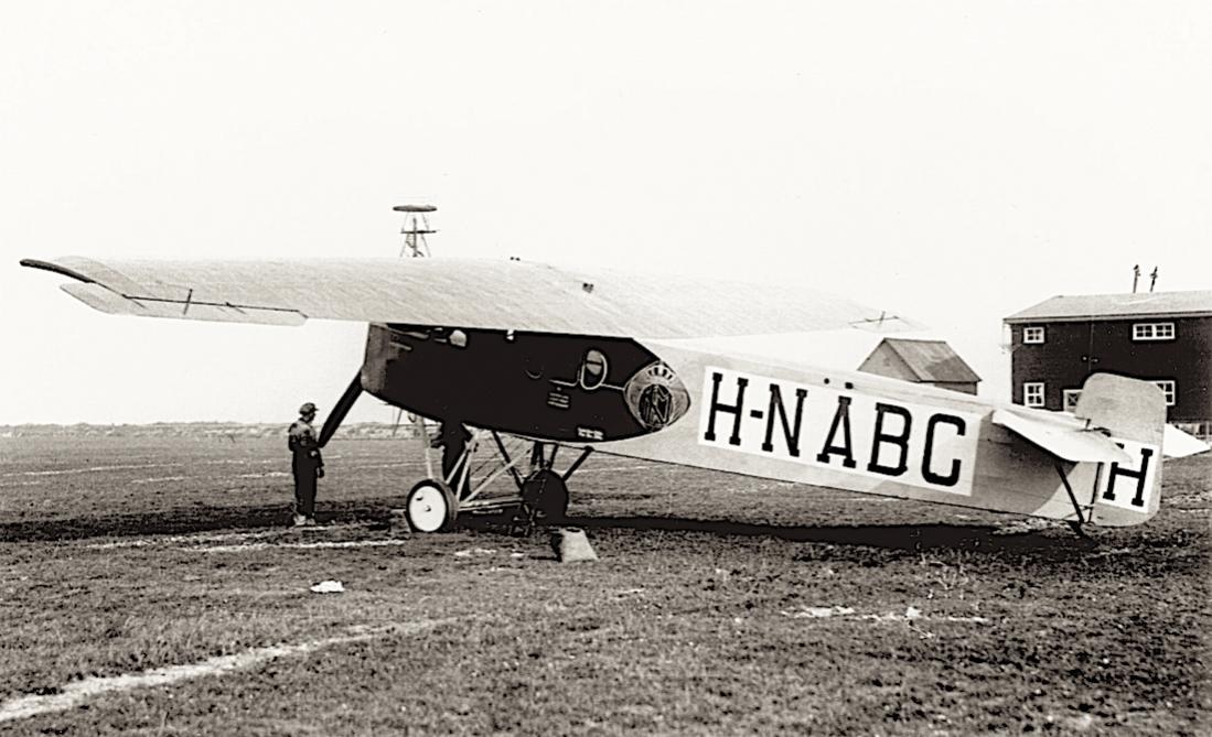 Naam: Foto 365. H-NABC (ex D-57). Fokker F.II. Verkocht als O-BAIC. 1100 breed.jpg
Bekeken: 690
Grootte: 102,3 KB