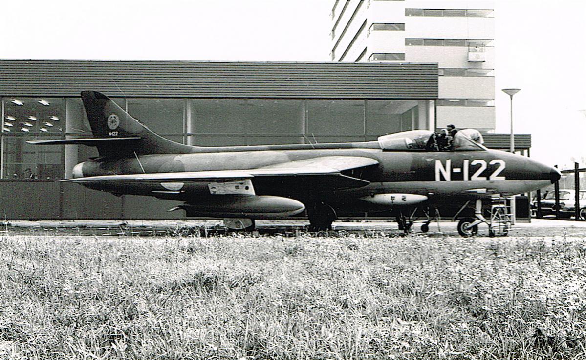 Naam: Foto 126. 'N-122'. Hawker Hunter F.Mk.4.jpg
Bekeken: 1387
Grootte: 206,7 KB