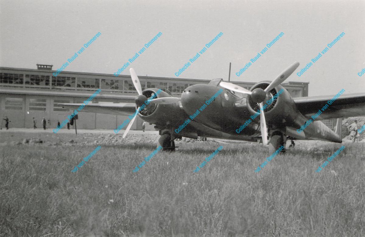 Naam: Scan 101. '342'. G-1 Schiphol 2. 400, orig. water.jpg
Bekeken: 2085
Grootte: 109,7 KB