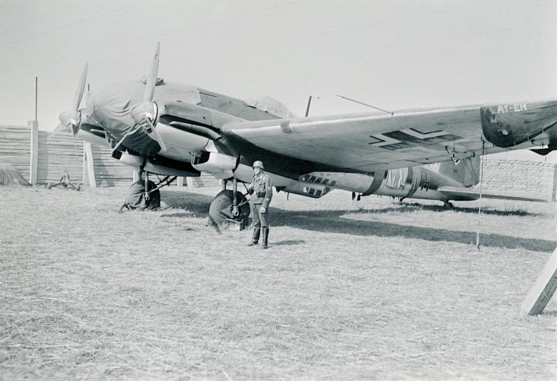 Naam: Foto 512. 'A1+EH. Heinkel He 111H-2 van KG53 'Legion Condor'. 1100 breed.jpg
Bekeken: 1529
Grootte: 109,1 KB