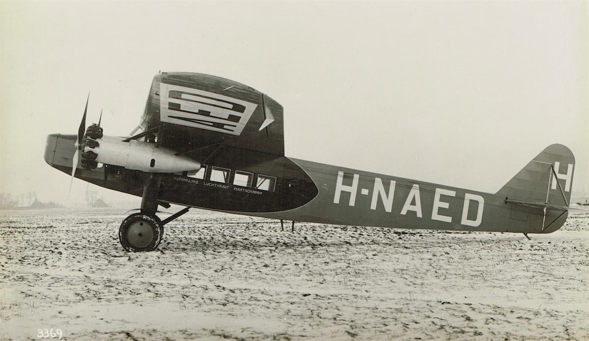 Naam: Foto 150. 'H-NAED' (PH-AED). Fokker F.VIII, kopie.jpg
Bekeken: 1210
Grootte: 104,2 KB