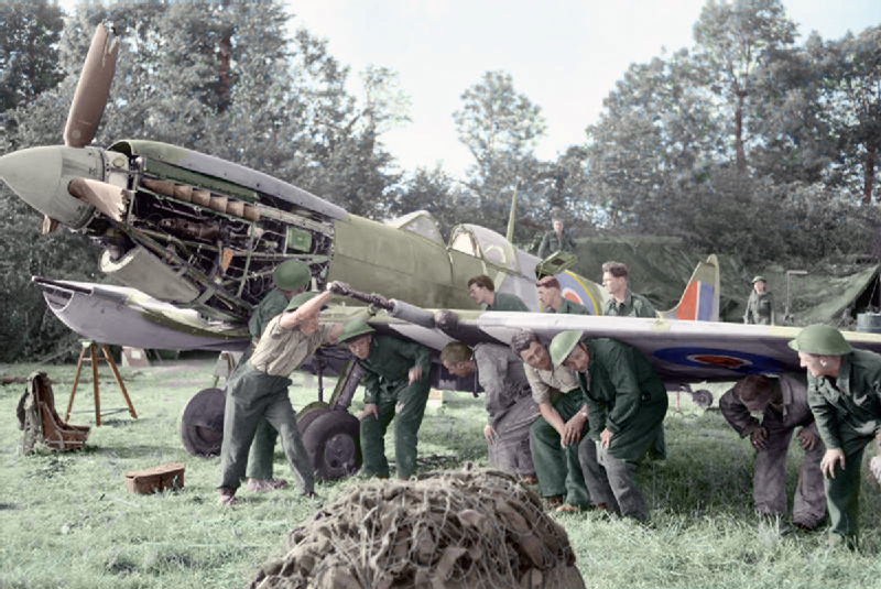 Naam: 127-wing-403-squadron-erks-at-work-b2-crepon-france-june-0001-copy.jpg
Bekeken: 297
Grootte: 366,3 KB