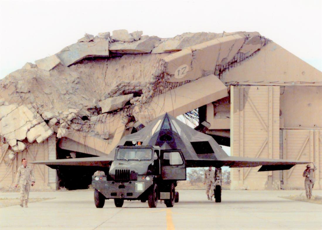 Naam: Foto 733. F-117 (vermoedelijk Irak). 1100 breed.jpg
Bekeken: 807
Grootte: 95,1 KB