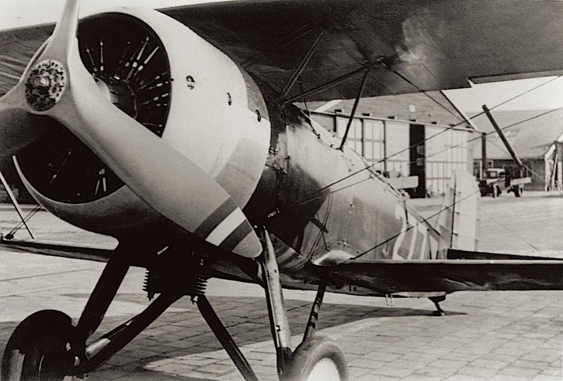 Naam: Foto 97. '277'. Fokker D.XVI, kopie 1100.jpg
Bekeken: 702
Grootte: 126,1 KB