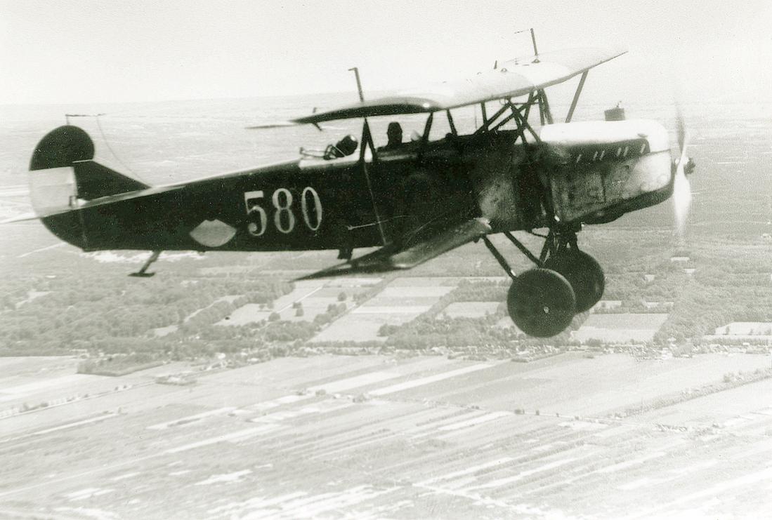 Naam: Foto 139. 580. Fokker C.IV. Deze is uit aangekochte onderdelen door de TD van de LVA geassemblee.jpg
Bekeken: 811
Grootte: 99,4 KB