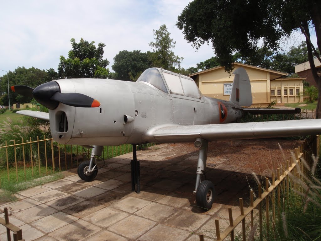 Naam: Chipmunk T.10 - Livingstone, Zambia.jpg
Bekeken: 296
Grootte: 127,7 KB