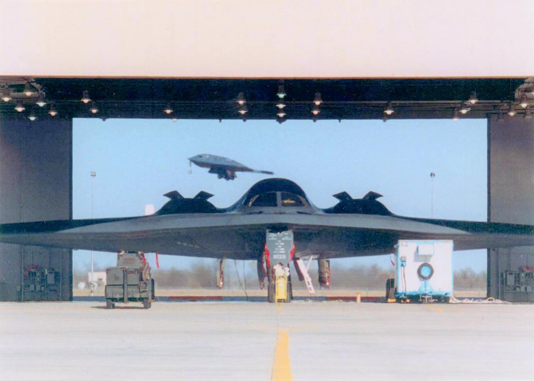 Naam: Foto 747. Foto 747. 88-0331. (AV-10, MSN 1010). Northrop (later Northrop Grumman) B-2A 'Spirit o.jpg
Bekeken: 383
Grootte: 77,6 KB