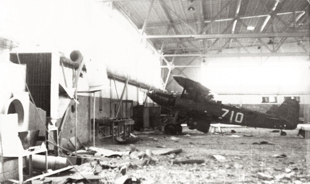 Naam: Foto 83. Fokker C.X '710' in hangar 4 te Bergen, kopie.jpg
Bekeken: 671
Grootte: 112,3 KB