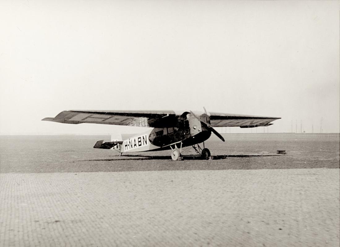 Naam: Foto 390. H-NABN. Fokker F.III. 1100 breed.jpg
Bekeken: 366
Grootte: 66,7 KB