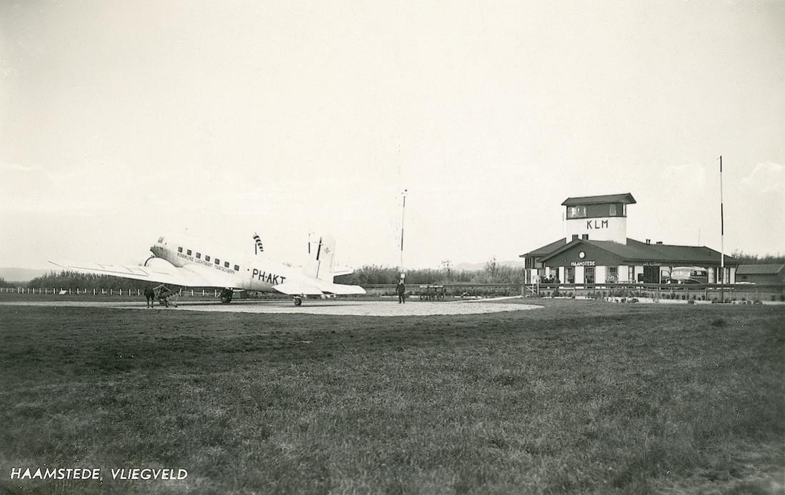 Naam: Kaart 736. Douglas DC-2 PH-AKT 'Toekan' op Haamstede.jpg
Bekeken: 734
Grootte: 94,7 KB