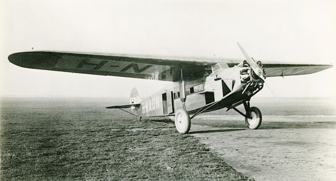 Naam: Foto 218. H-NADN (PH-ADN). Fokker F.VIIa. Verkocht als G-AEHE. Deze afbeelding bestaat ook als p.jpg
Bekeken: 1050
Grootte: 90,2 KB