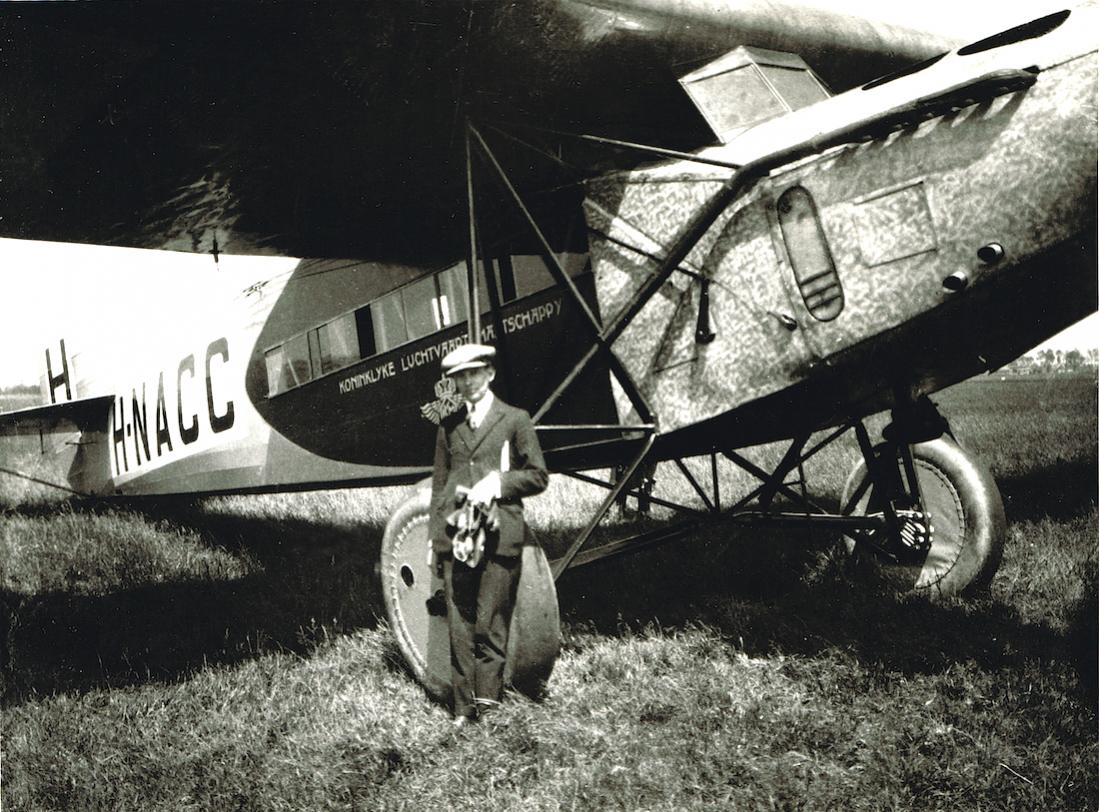 Naam: Foto 197. 'H-NACC'. Fokker F.VII, kopie 1100.jpg
Bekeken: 1190
Grootte: 162,8 KB