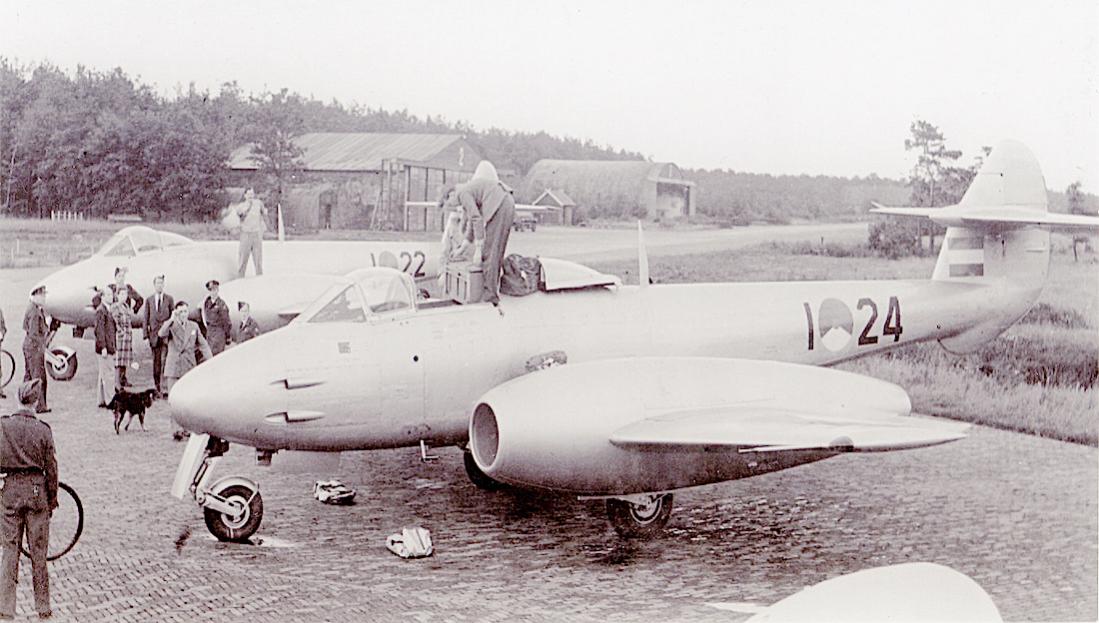 Naam: Foto 273. I-22 en I-24. Gloster Meteor F.Mk. 4. 1100 breed.jpg
Bekeken: 862
Grootte: 100,1 KB