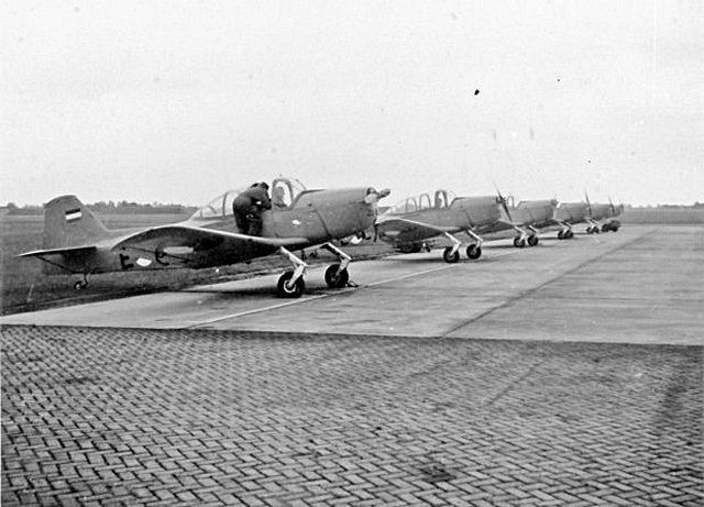 Naam: Bekende Flightline.jpg
Bekeken: 1406
Grootte: 61,4 KB