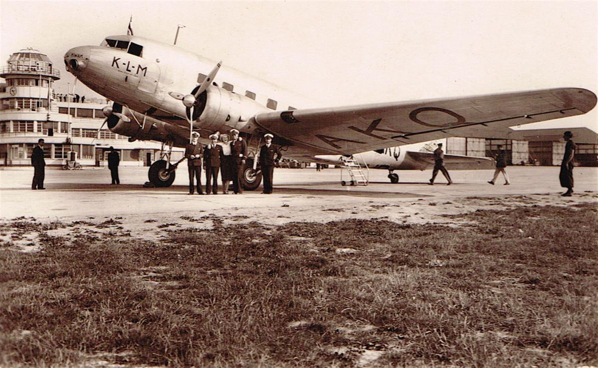 Naam: Kaart 636. PH-AKQ 'Kwak'. Douglas DC-2, kopie.jpg
Bekeken: 596
Grootte: 169,6 KB