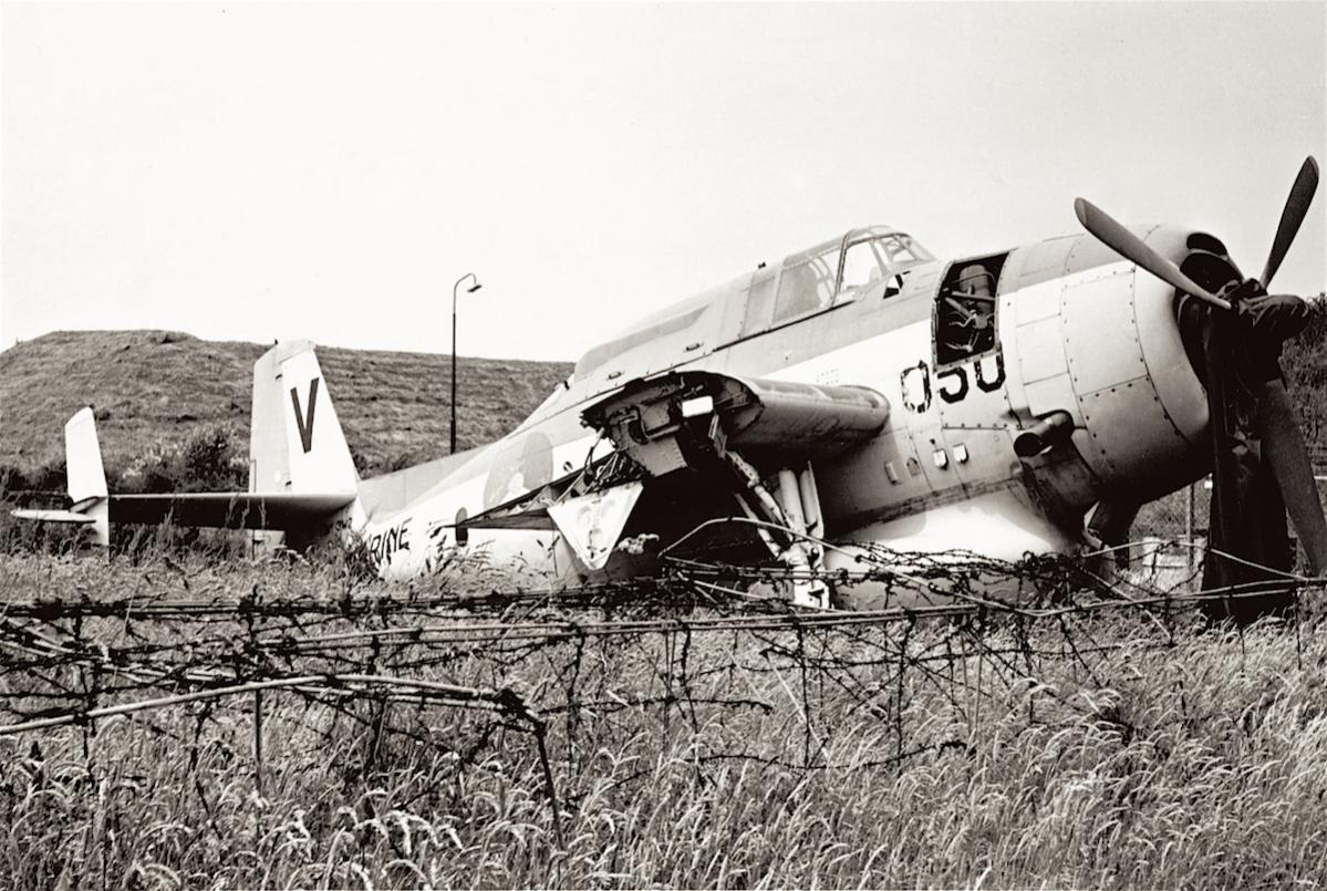 Naam: '050'. Grumman TBM-3W2 Avenger. Werd in 1966 voor de sloop verkocht, orig. 400 kopie.jpg
Bekeken: 1704
Grootte: 175,7 KB