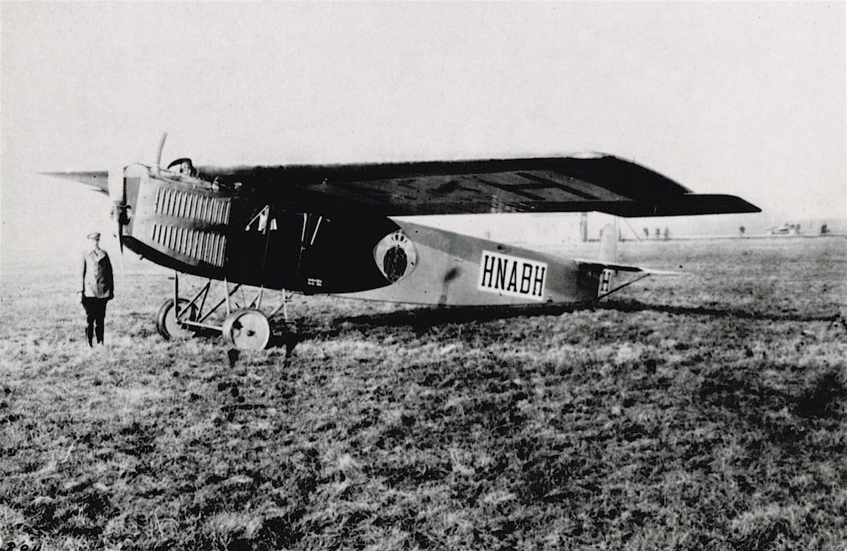 Naam: Foto 130. H-NABH. Fokker F.III, kopie.jpg
Bekeken: 625
Grootte: 444,4 KB