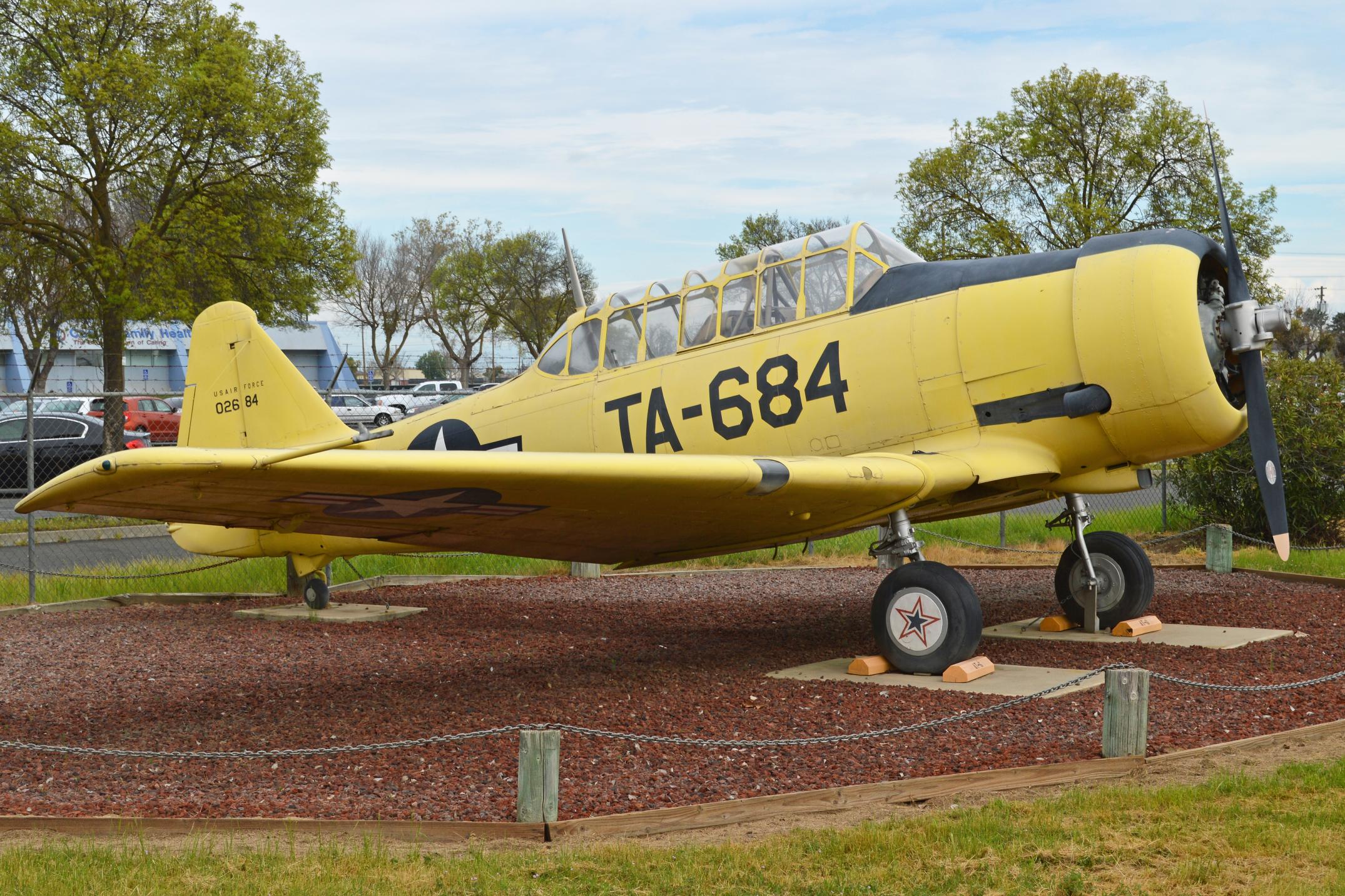 Naam: North_American_Harvard_II - . Castle Air Museum, Atwater, CA].jpg
Bekeken: 525
Grootte: 560,8 KB