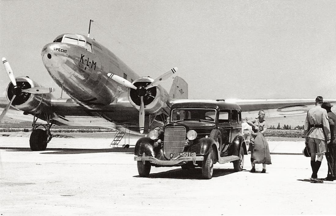 Naam: Foto 194. PH-ALS 'Specht'. Douglas DC-3. Deze foto doet mij erg aan Lydda (Palestina) denken zoa.jpg
Bekeken: 684
Grootte: 102,9 KB