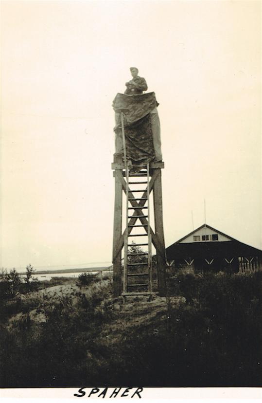 Naam: Foto 375. Luftwaffe, Beobachtungsturm, Einsatz in Hooge-Beyssel, Holland, 600, kopie.jpg
Bekeken: 692
Grootte: 37,5 KB