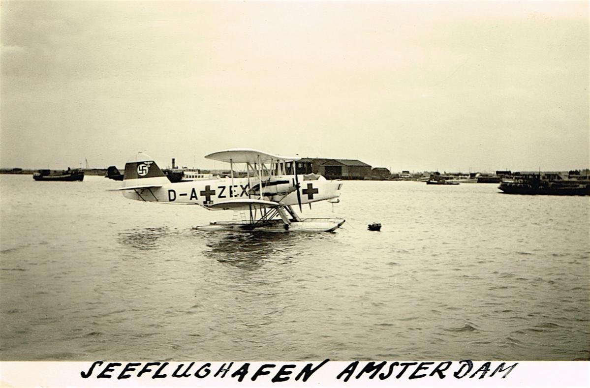 Naam: Foto 373. Luftwaffe, Flugzeug, D-A+ZEX, Seeflughafen Amsterdam (Schellingwoude), 600, kopie.jpg
Bekeken: 801
Grootte: 108,5 KB