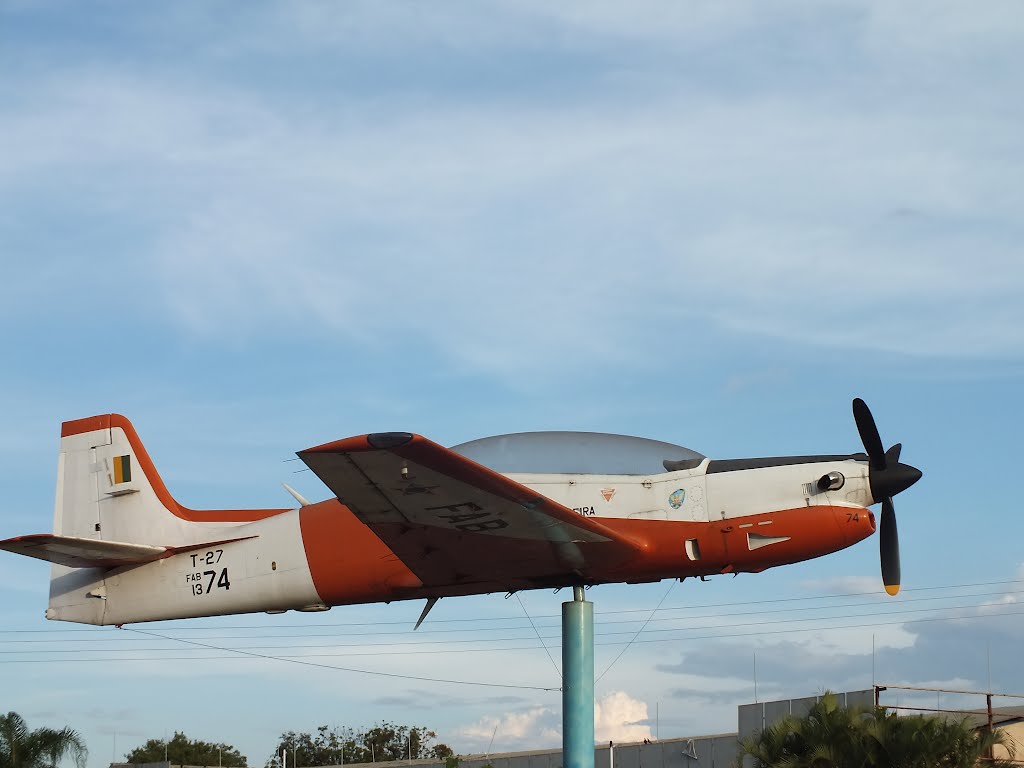 Naam: Embraer EMB 312 Tucano ( T-27 ) , Pirassununga.jpg
Bekeken: 421
Grootte: 63,7 KB