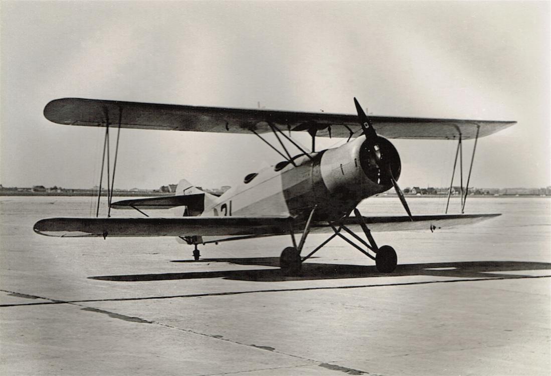 Naam: Foto 91. '31'. Fokker S.9, schuin voor, kopie 1100.jpg
Bekeken: 777
Grootte: 86,1 KB