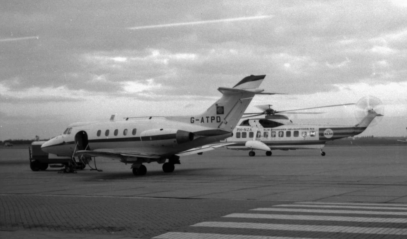 Naam: 80. G-ATPD HS-125 cn.25085 Shell + PH-NZC Sikorsky S-61, KLM Noordzee.jpg
Bekeken: 758
Grootte: 297,3 KB