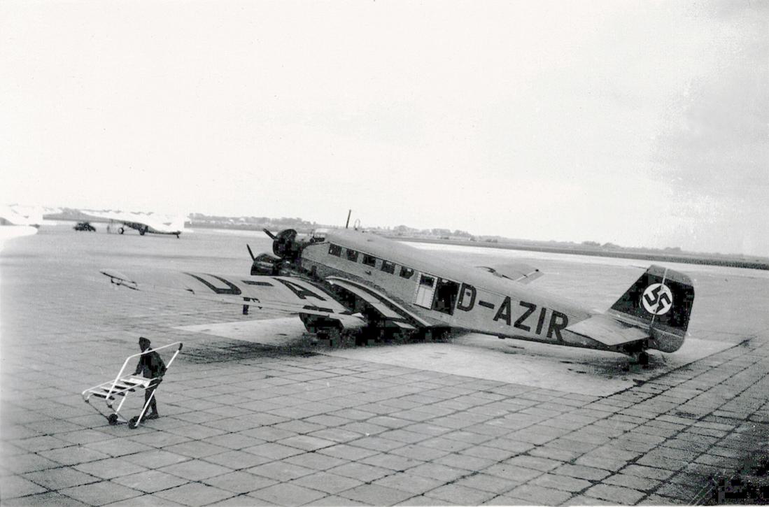 Naam: Foto 42. D-AZIR. Junkers Ju 52 op Schiphol. Foto is opgelicht, was een stuk donkerder.jpg
Bekeken: 450
Grootte: 88,5 KB