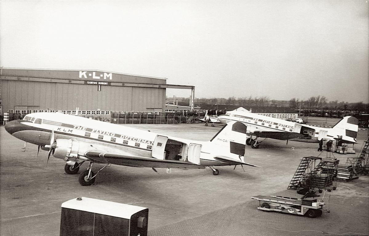 Naam: Kaart 570. 2x DC-3:C-47, kopie.jpg
Bekeken: 719
Grootte: 120,9 KB