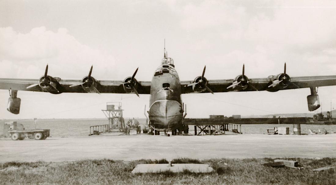 Naam: Foto 623. Blohm & Voss BV 222 Wiking. 1100 breed.jpg
Bekeken: 471
Grootte: 65,8 KB