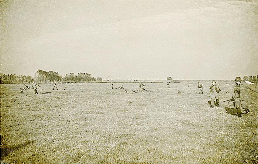 Naam: Foto 147. Moerdijk, rukken op 1, -5. 850 breed.jpg
Bekeken: 436
Grootte: 85,5 KB