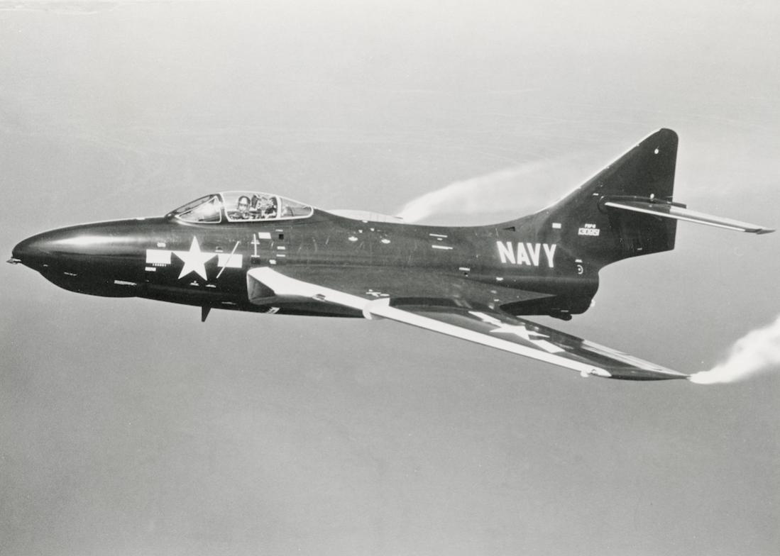 Naam: Foto 816. 130951. Grumman F9F-6 Cougar. Niet in lijst Joe Baugher dus latere conversie (F9F-K of.jpg
Bekeken: 215
Grootte: 61,2 KB