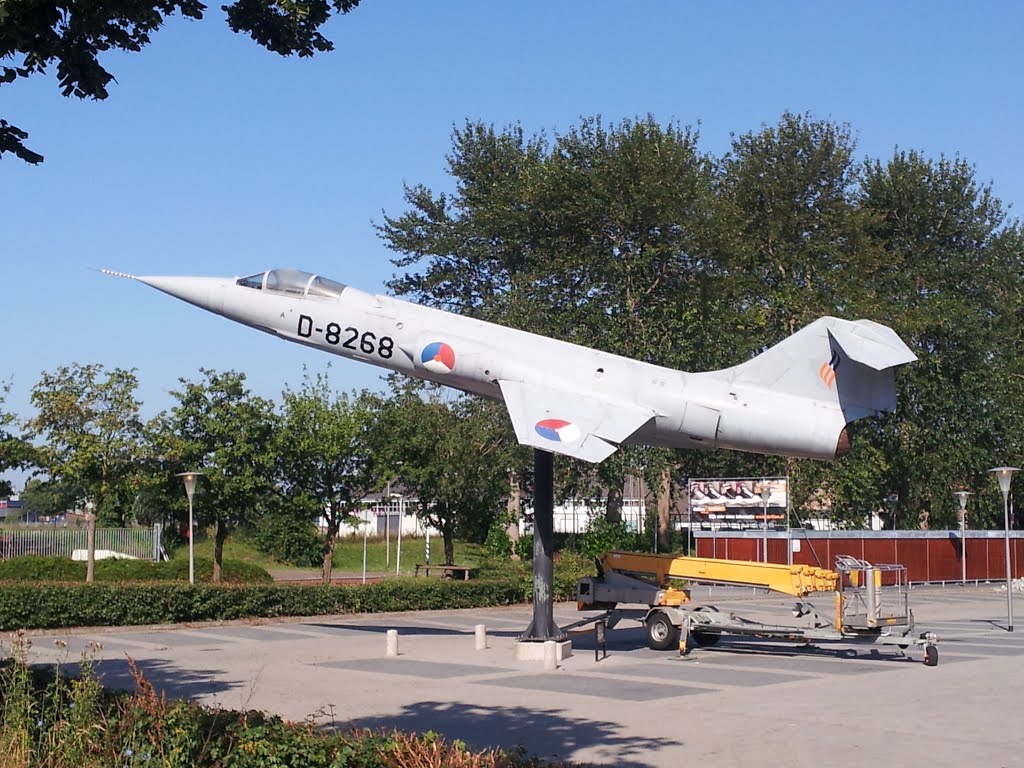 Naam: F-104G Starfighter  - Zwolle..jpg
Bekeken: 1025
Grootte: 172,3 KB