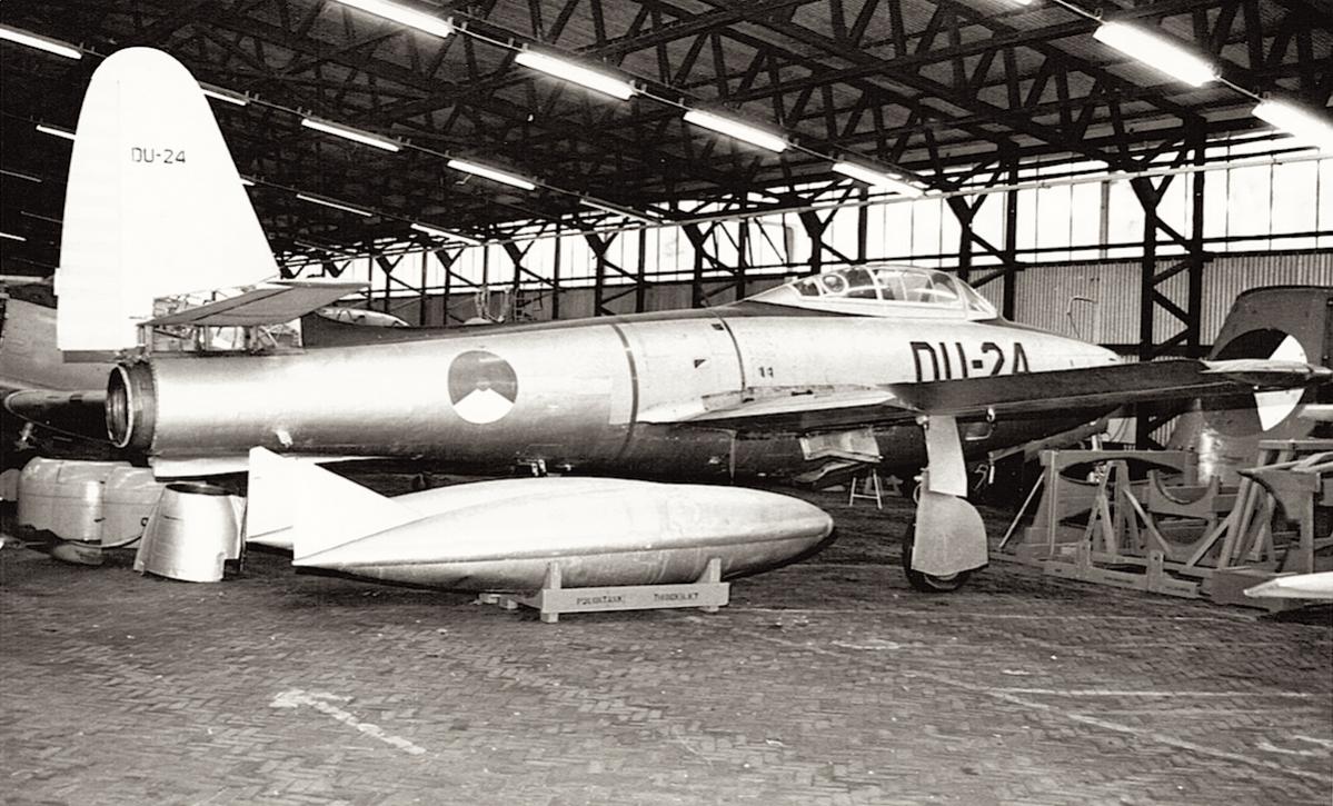 Naam: Foto 46. 'DU-24' (= 312 Squadron registratie). F-84E Thunderjet. Soesterberg, juni 1974.jpg
Bekeken: 1272
Grootte: 157,6 KB