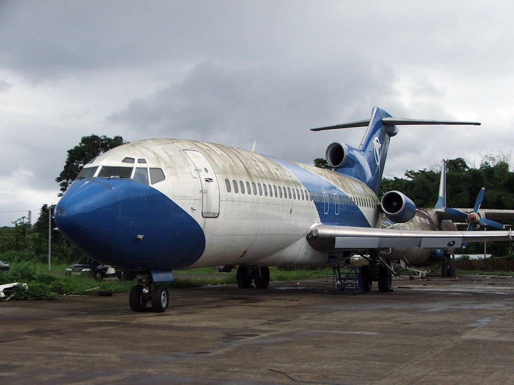 Naam: Stored 727 , Malabo, Equatoriaal-Guinea.jpg
Bekeken: 377
Grootte: 118,3 KB