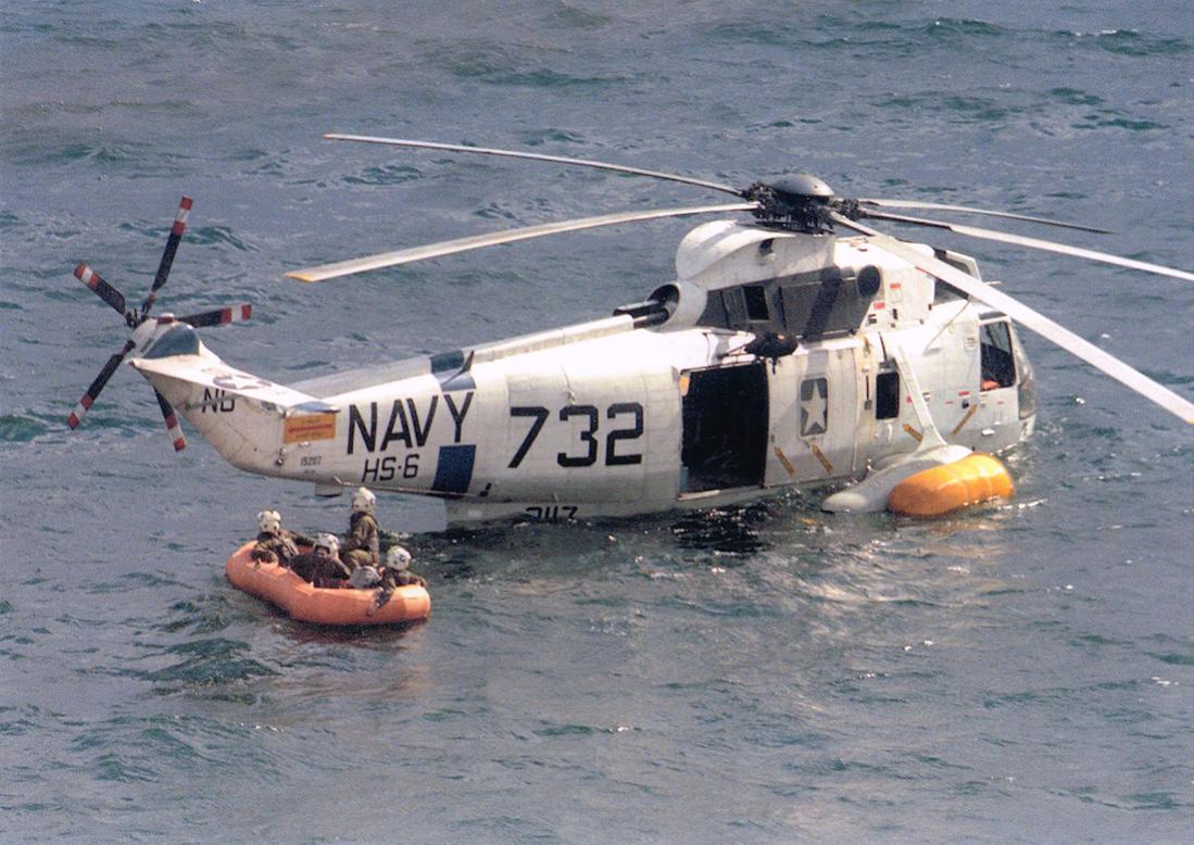 Naam: Foto 880. 152117 (MSN 61311). Sikorsky SH-3A Seaking. Converted to SH-3G. W:o Jan 22, 1976 when .jpg
Bekeken: 251
Grootte: 134,3 KB