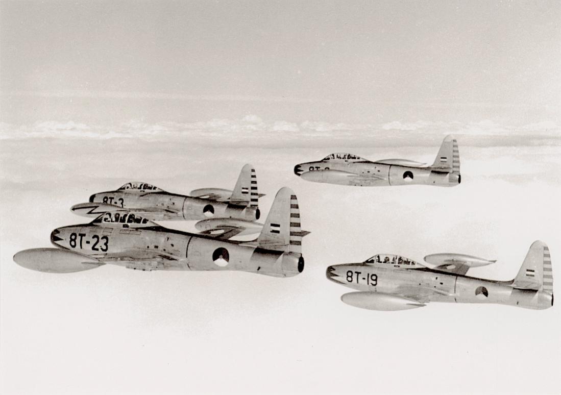 Naam: Foto 222. BT-3, BT-6, BT-19 en BT-23. Republic F-84G's van het demonstratieteam %22The Red Noses.jpg
Bekeken: 829
Grootte: 63,9 KB