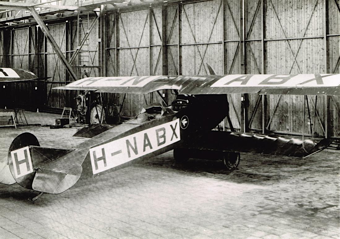 Naam: Foto 175. H-NABX. Fokker C.II, door de KLM uit van de LVA afkomstige onderdelen gebouwd, kopie 1.jpg
Bekeken: 1155
Grootte: 153,7 KB