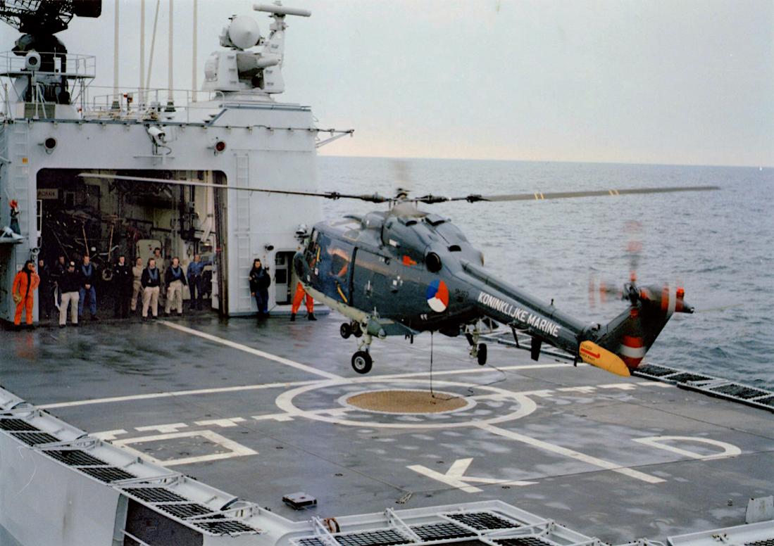 Naam: #437. Westland Lynx SH-14D. 1100 breed.jpg
Bekeken: 263
Grootte: 112,9 KB