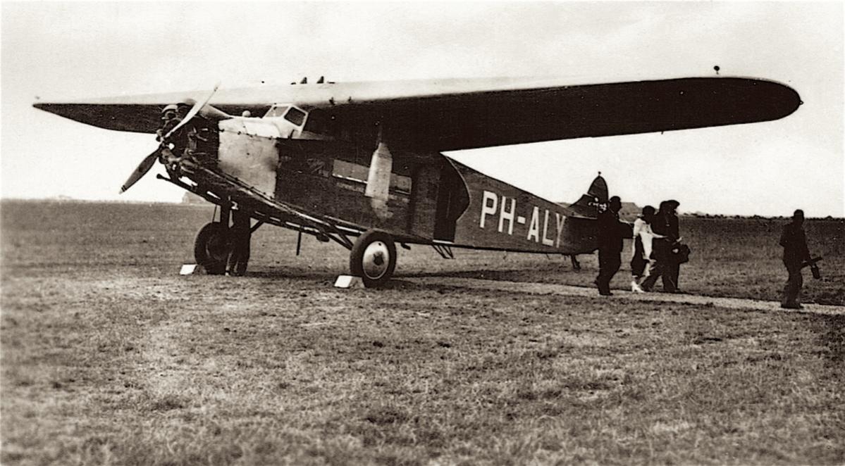 Naam: Foto 108. PH-ALY. Fokker F.VIIa op Texel, kopie.jpg
Bekeken: 1274
Grootte: 124,9 KB