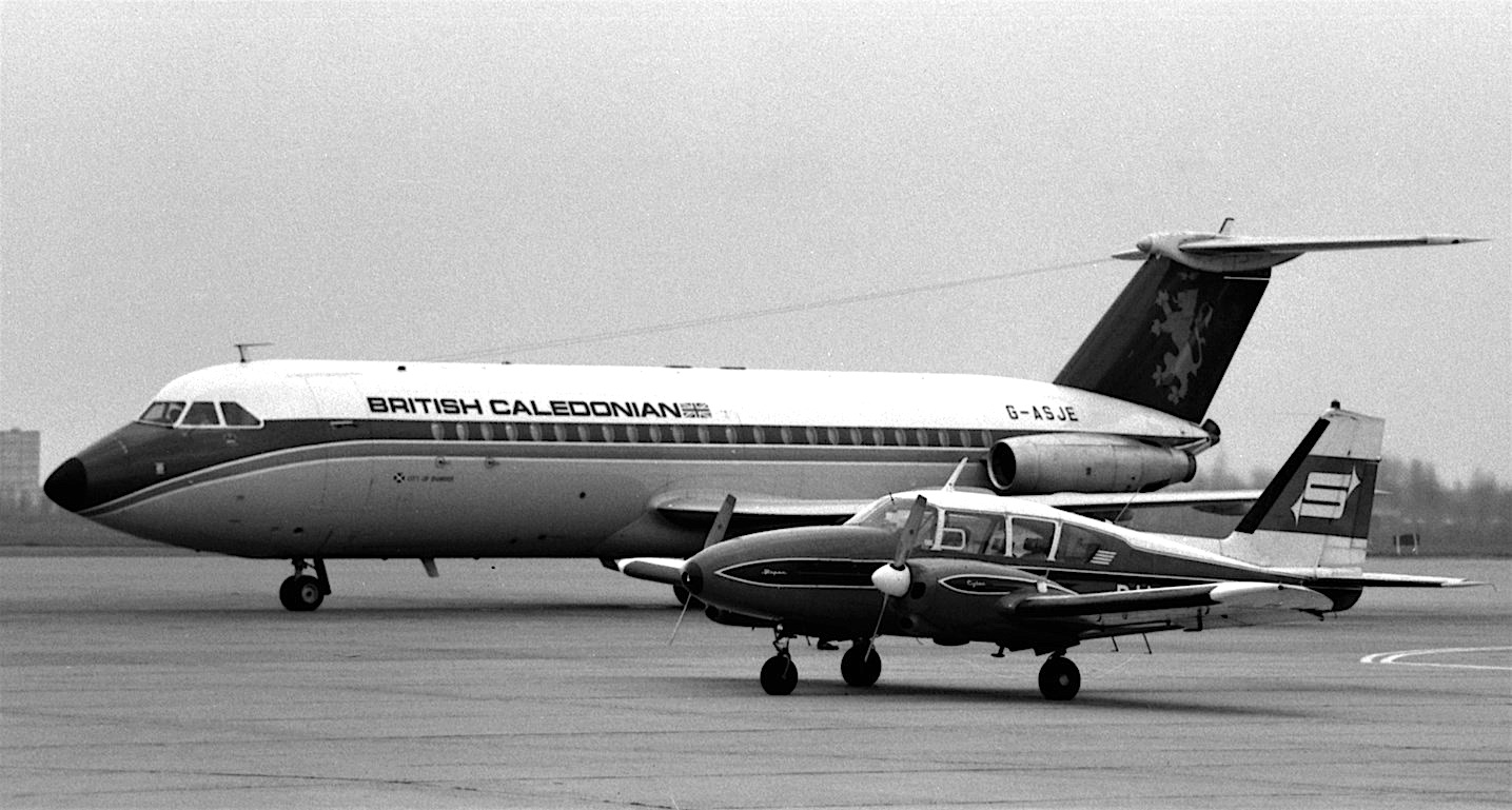 Naam: 104. G-ASJE BAC 1-11 British Caledonian.jpg
Bekeken: 732
Grootte: 273,2 KB