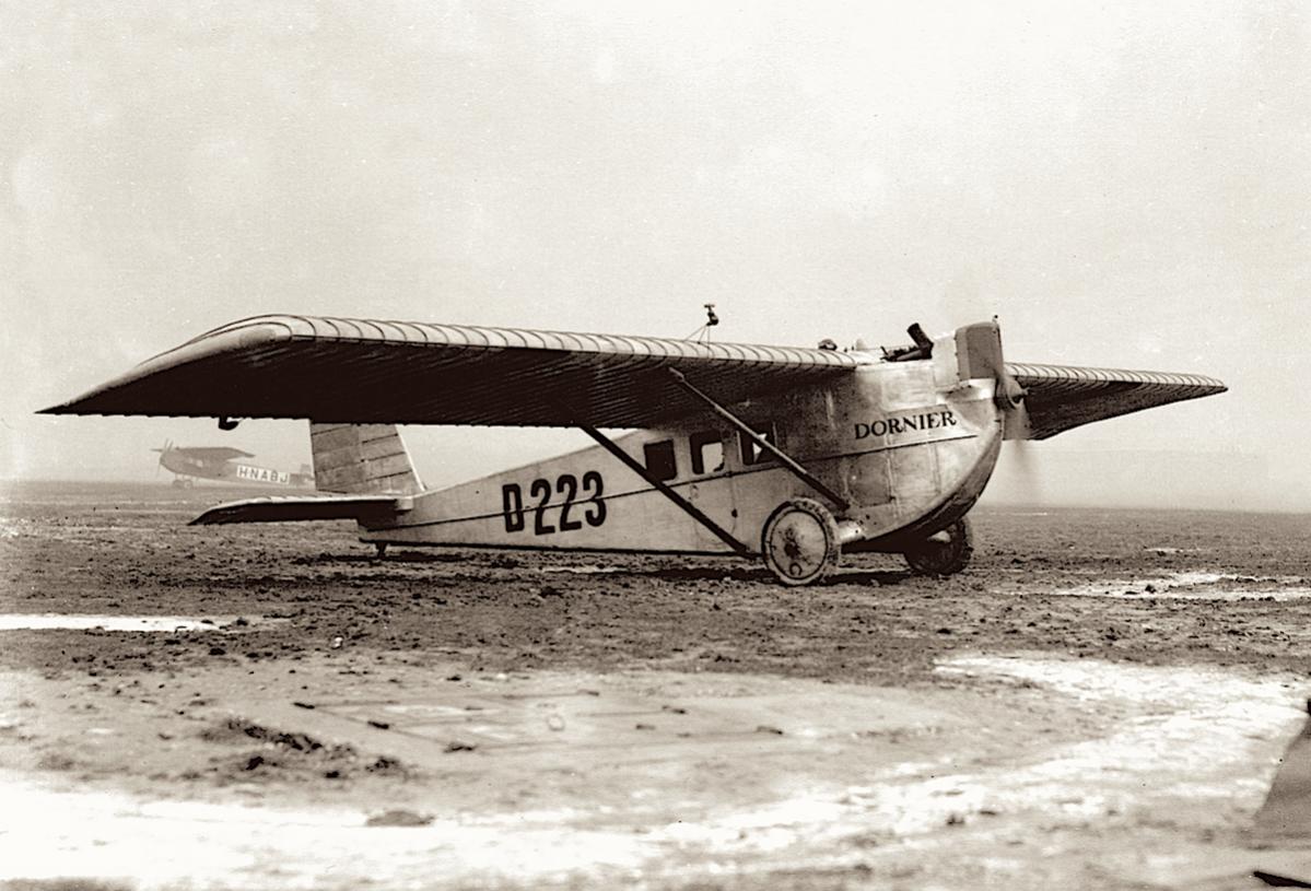 Naam: Foto 340. D-223 'Tiger'. Dornier Komet III? waarschijnlijk fout:II, kopie.jpg
Bekeken: 630
Grootte: 127,2 KB