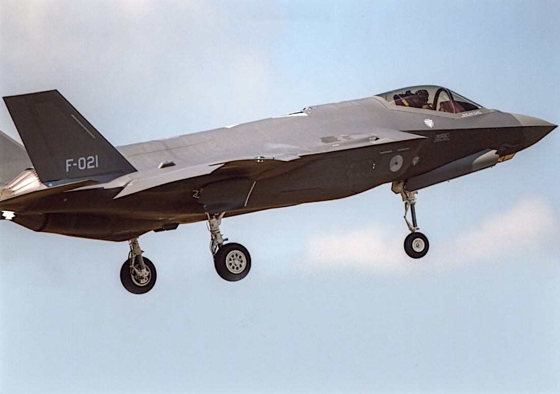 Naam: Foto 396. F-021. F-35A. 1100 breed.jpeg
Bekeken: 367
Grootte: 315,8 KB