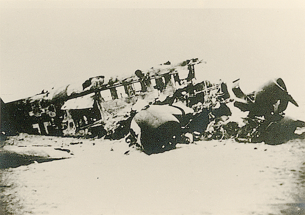 Naam: Foto 95. Neergeschoten transportvliegtuig op 't strand van Scheveningen. 600 breed.jpg
Bekeken: 812
Grootte: 329,7 KB
