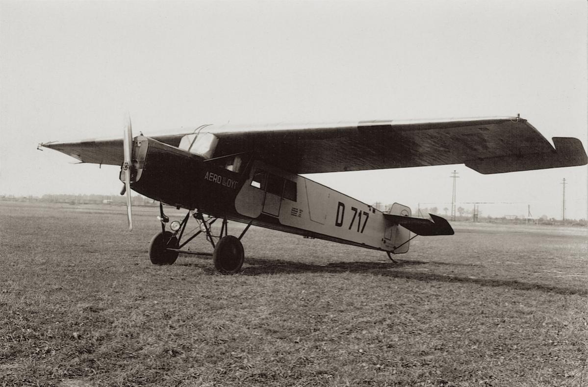 Naam: Foto 165. D-717. Fokker-Grulich F.II, 300 kopie.jpg
Bekeken: 1566
Grootte: 127,5 KB