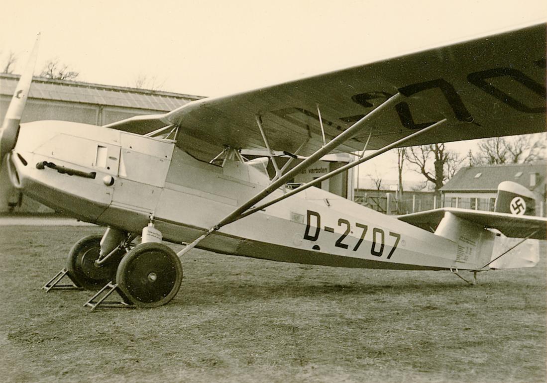 Naam: Foto 435. D-2707. Albatros AL 102B (Focke-Wulf built. Ook Focke-Wulf AL 102B genoemd na overname.jpg
Bekeken: 878
Grootte: 129,4 KB