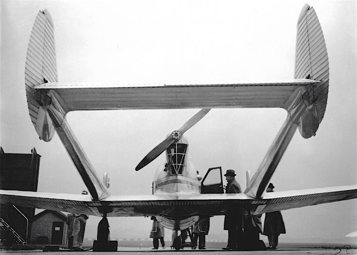 Naam: Foto 101. PH-APY. Stearman-Hammond Y-1S, achteraanzicht. Foto - 200 (2).jpg
Bekeken: 1672
Grootte: 103,9 KB