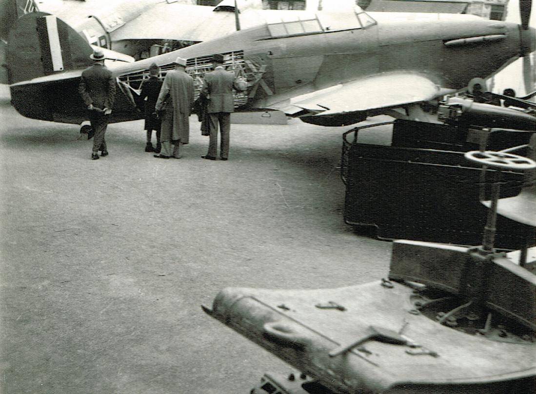 Naam: Foto 453. Beute Hurricane in Leipzig %22Der Sieg im Westen%22 Ausstellung 1940, kopie 1100.jpg
Bekeken: 482
Grootte: 139,8 KB