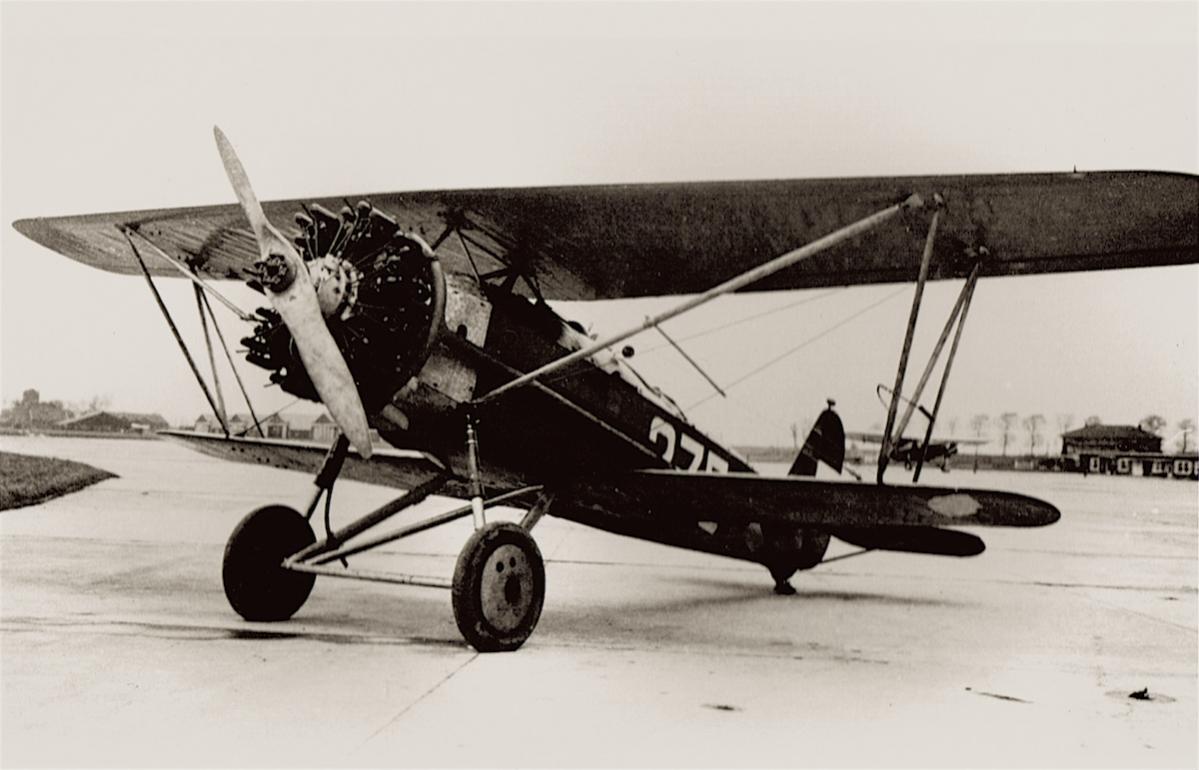 Naam: Foto 87. '275'. Prototype Fokker D.XVI op Schiphol, kopie.jpg
Bekeken: 1182
Grootte: 84,0 KB